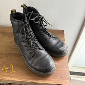 Dr. Martens Black Leather youth 4 zip-up Boots